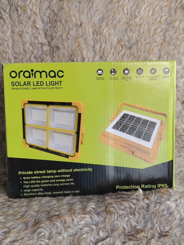 ​☀️ Projecteur Solaire LED Portable Oraimac – L'Éclairage Puissant à 0 F CFA d'Électricité !