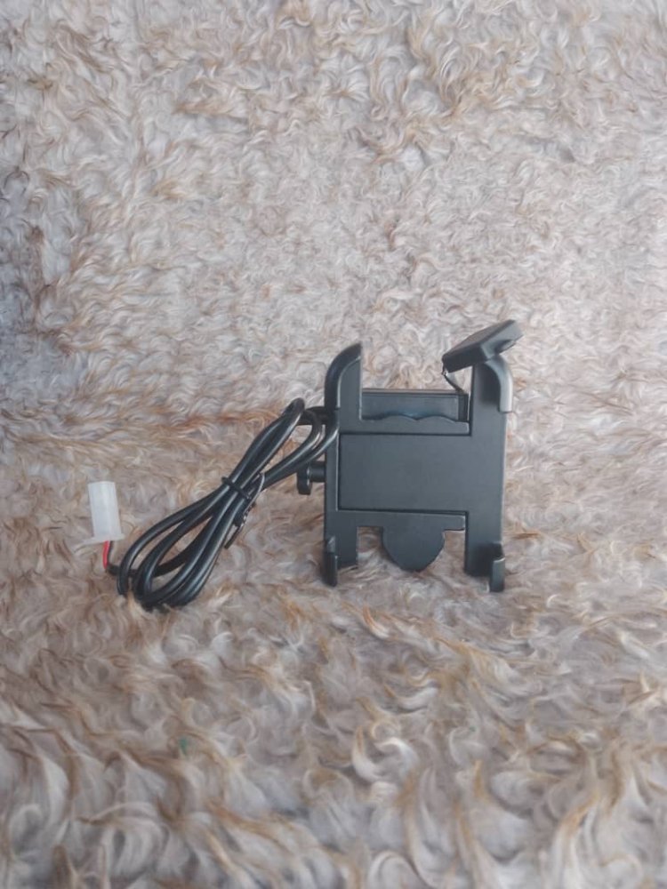 ​🏍️ Support Téléphone Moto &amp; Scooter avec Chargeur USB Intégré – Roulez et Rechargez en Même Temps !