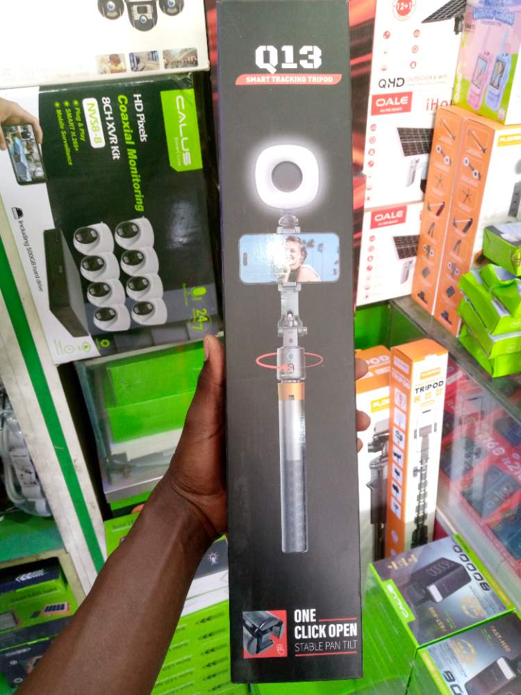 Smart Tracking Tripod Q13 