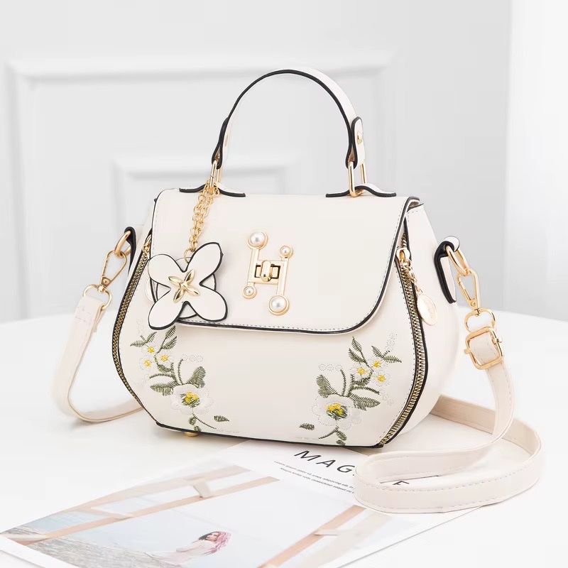 Sac à Main Brodé Rose "Fleurs d'Élégance"
