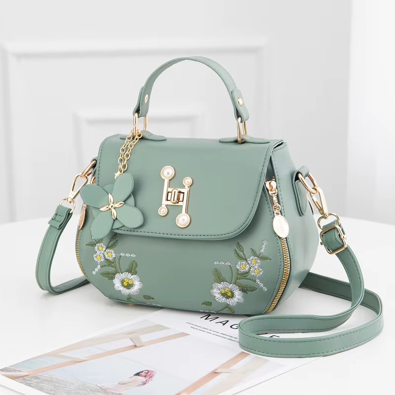Sac à Main Brodé Rose "Fleurs d'Élégance"